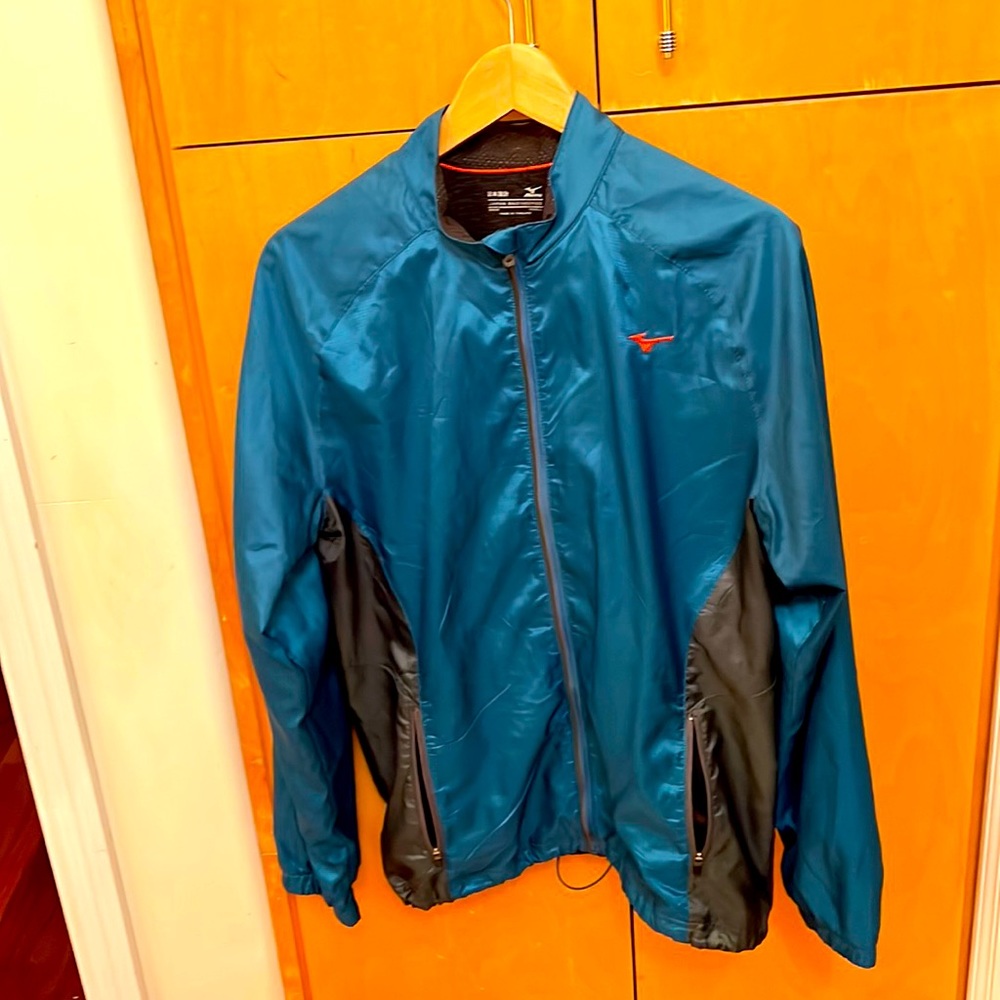 Mizuno light rain jacket